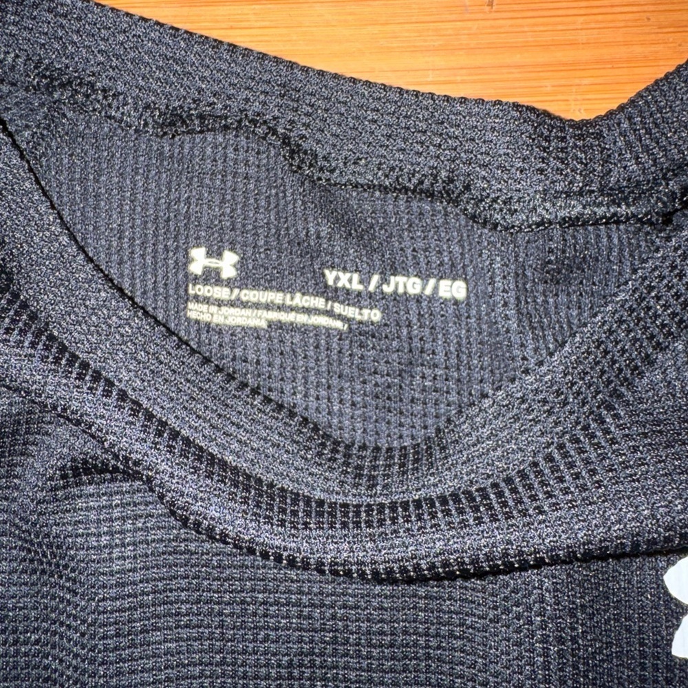 Under Armour Black Performance Top - Picture 2 of 3